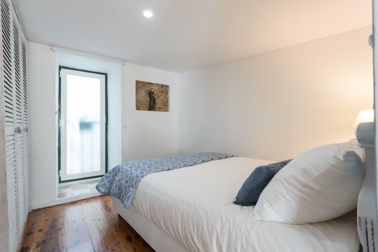 Charming Apartment Travessa Do Alcaide Lisbon Exterior photo
